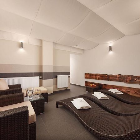 Profamily Hotel Top Бенецко Екстериор снимка